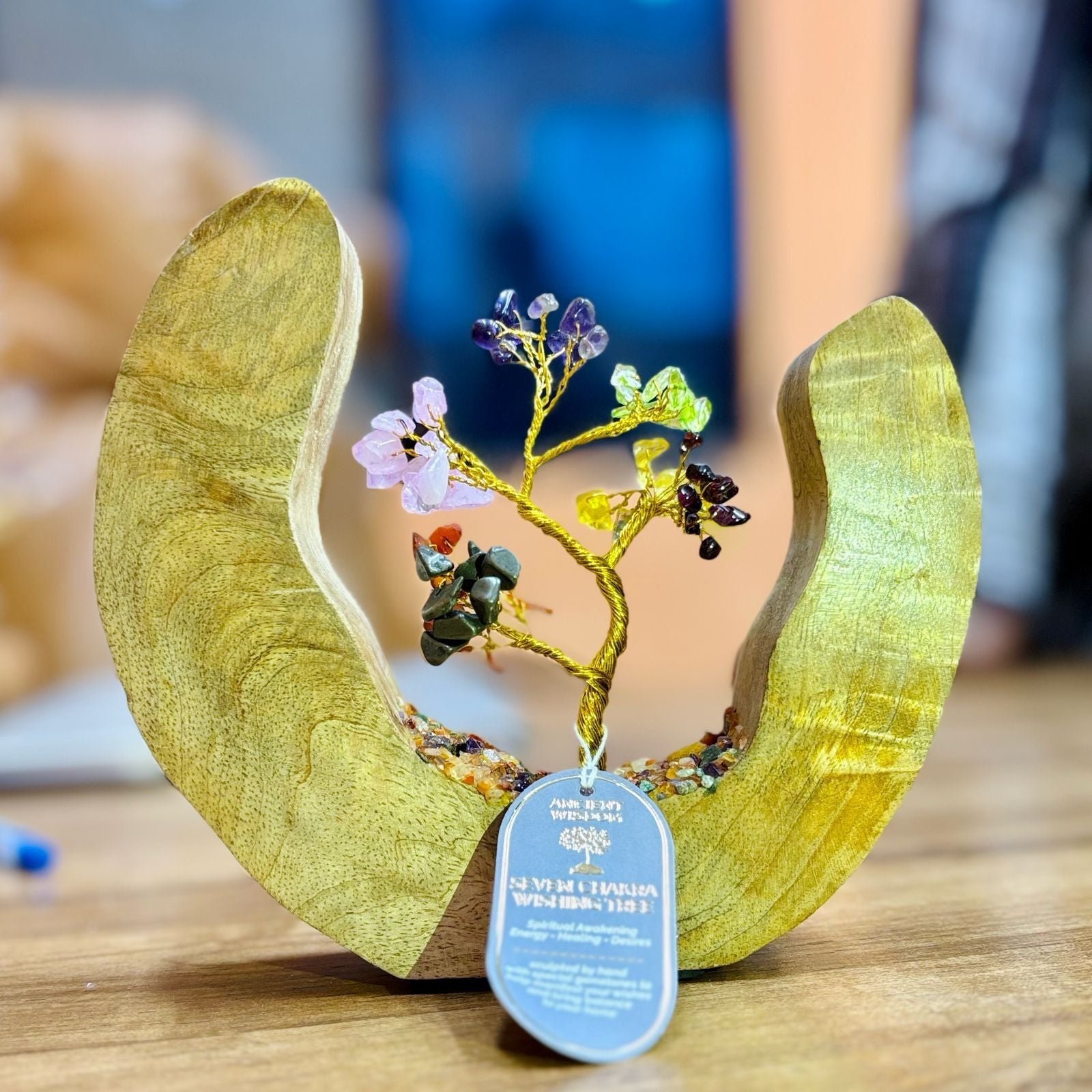 Jardin d’arbres en pierres des sept chakras (60 éclats) — anneau ouvert en bois de manguier - Karmic Artisan