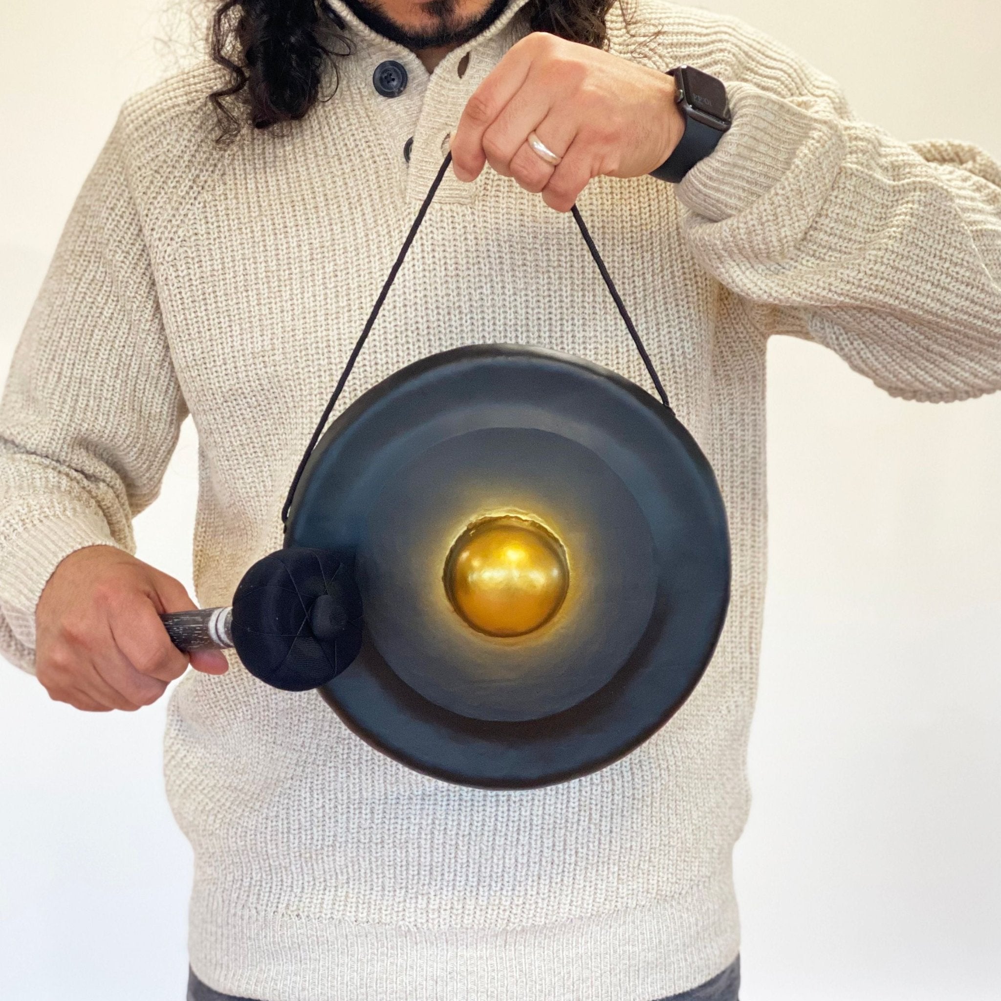 Petit Gong de guérison sur support - 25 cm - Noir - Karmic Artisan