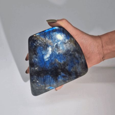 Pierre de déclaration en labradorite — Madagascar - 900 à 1100 g — 100 - 170mm - Karmic Artisan