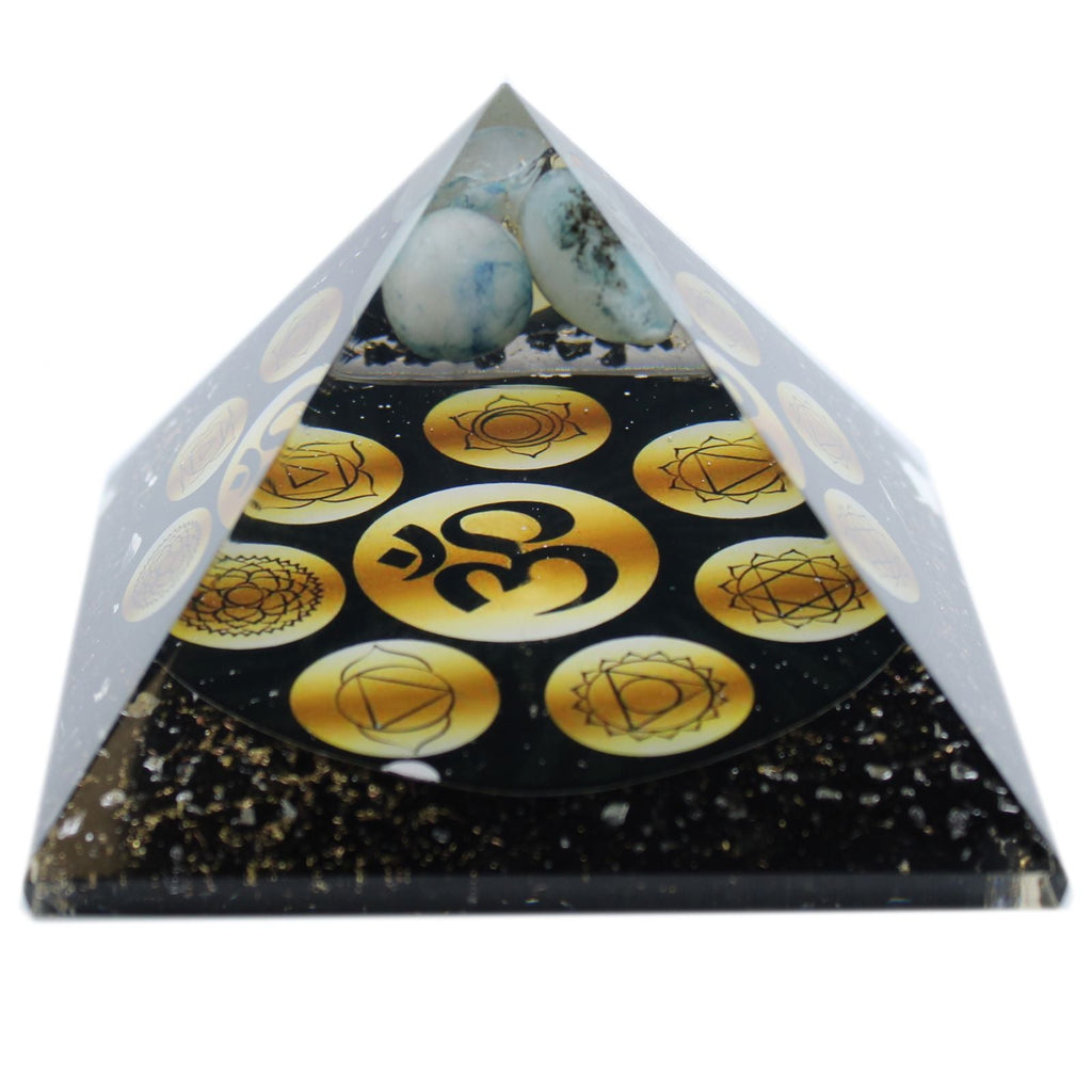 Pyramide d’Orgonite – Chakra Om de Minuit – 90 mm - Karmic Artisan