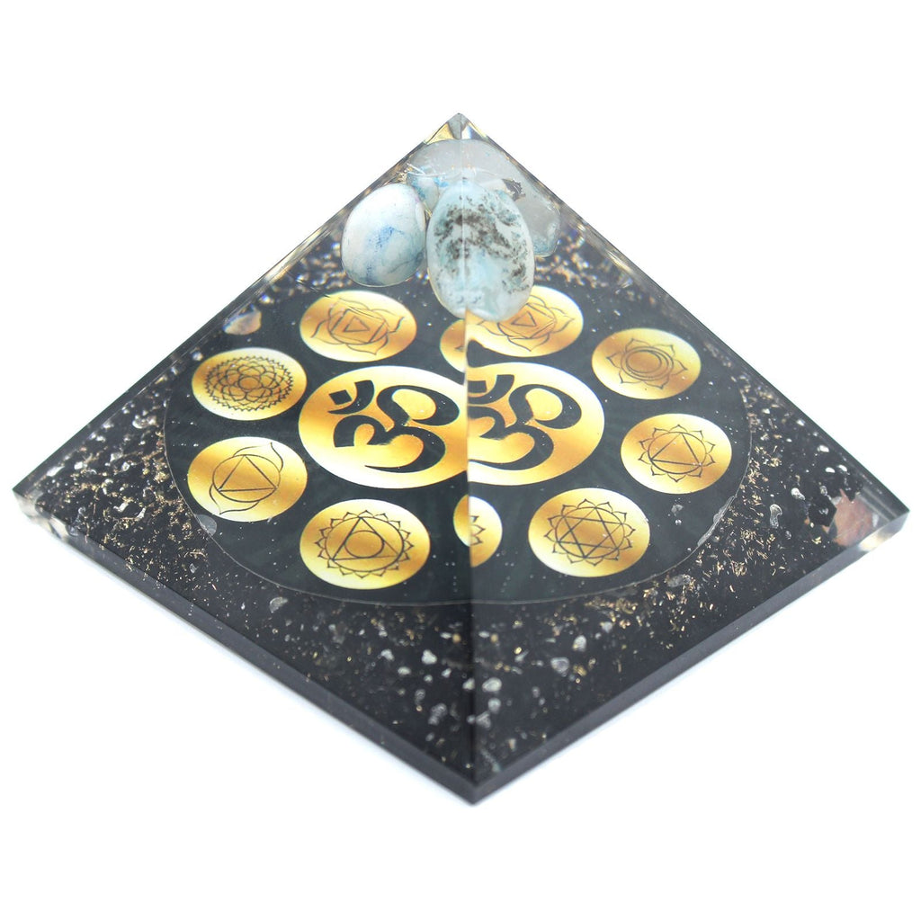 Pyramide d’Orgonite – Chakra Om de Minuit – 90 mm - Karmic Artisan