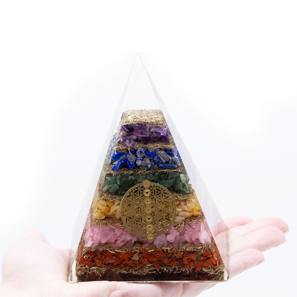 Pyramide d’Orgonite – Fleur de Vie des Sept Chakras – 70 mm - Karmic Artisan