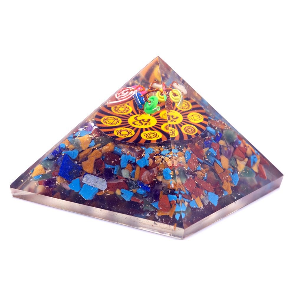 Pyramide d’Orgonite – Om Chakra – 70 mm - Karmic Artisan