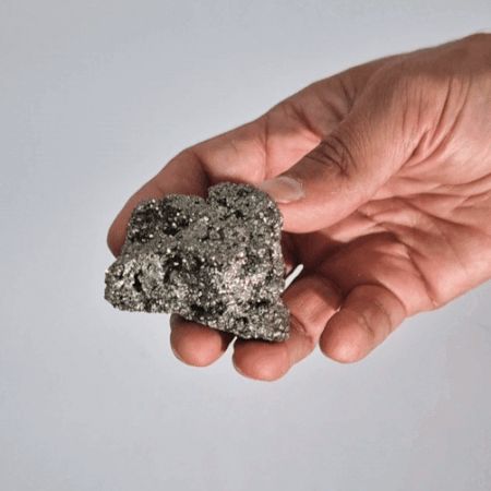 Pyrite péruvienne – Grande taille (100 - 135 g, 55 - 65 mm) - Karmic Artisan