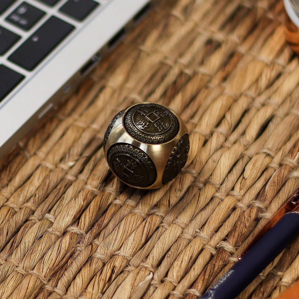 Spinner Dé Feng Shui Fortune – 4 Faces Tournantes - Richesse & Harmonie - Karmic Artisan