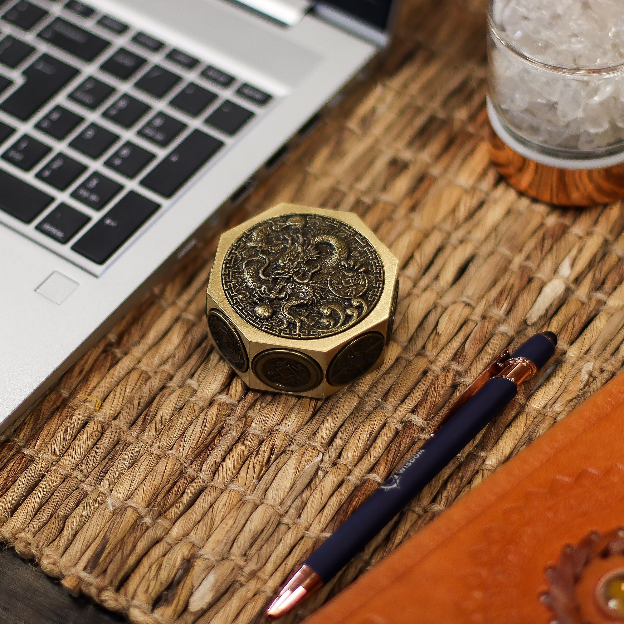 Spinner Feng Shui – Dragon & Chat Porte - Bonheur – Protection & Prospérité - Karmic Artisan