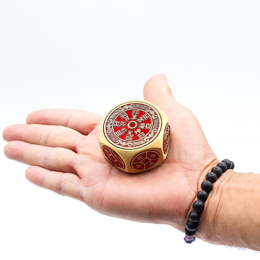 Spinner Feng Shui Fortune – Calendrier rouge et dé à pièces – Sélecteur de date auspicieuse - Karmic Artisan