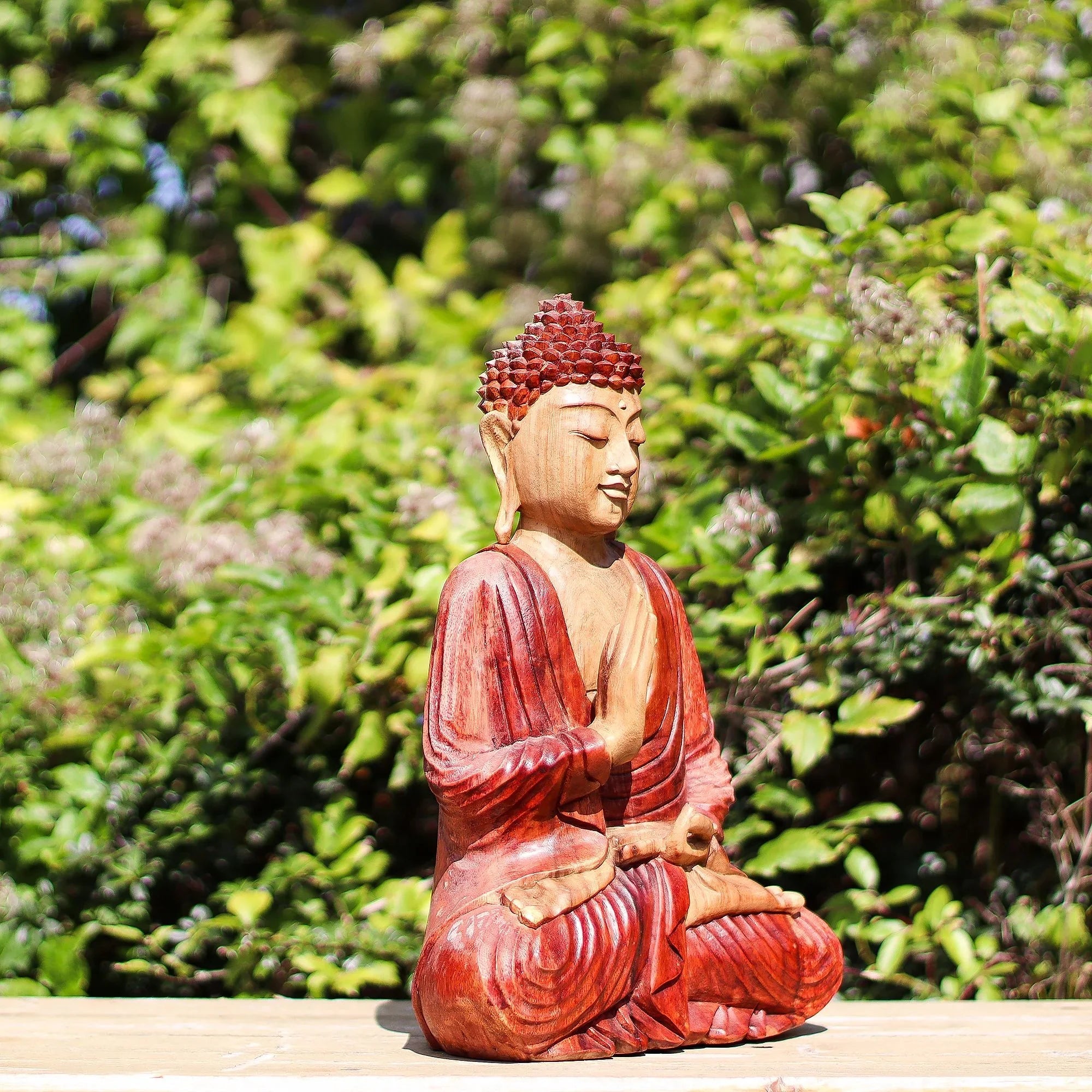 Statue de Bouddha en bois de Suar – 30 cm – Transmission d’enseignement - Karmic Artisan