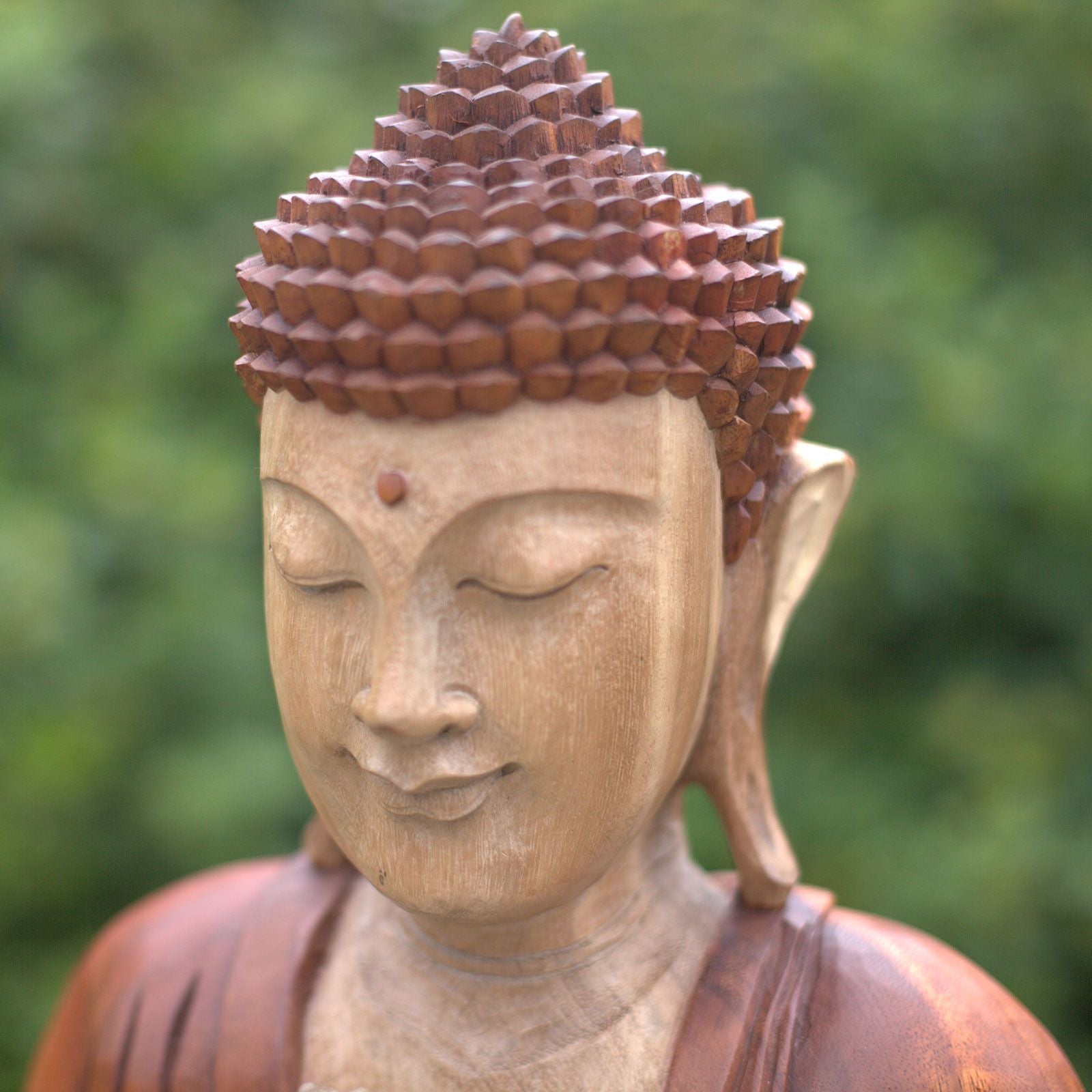 Statue de Bouddha en bois de Suar – 60 cm – Deux mains - Karmic Artisan
