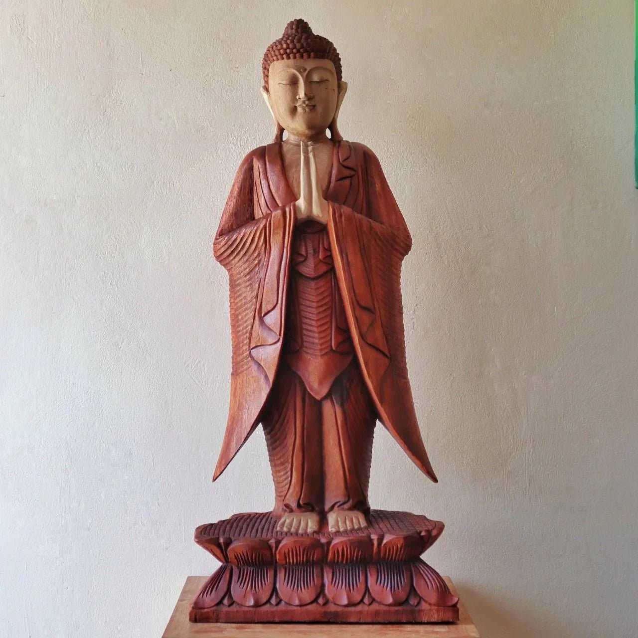 Statue de Bouddha sculptée à la main – 100 cm – Bouddha Namasté - Karmic Artisan