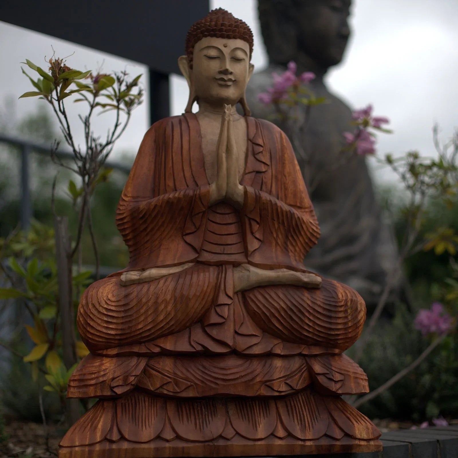Statue de Bouddha Sculptée à la main en bois de Suar – 80 cm - Namasté - Karmic Artisan