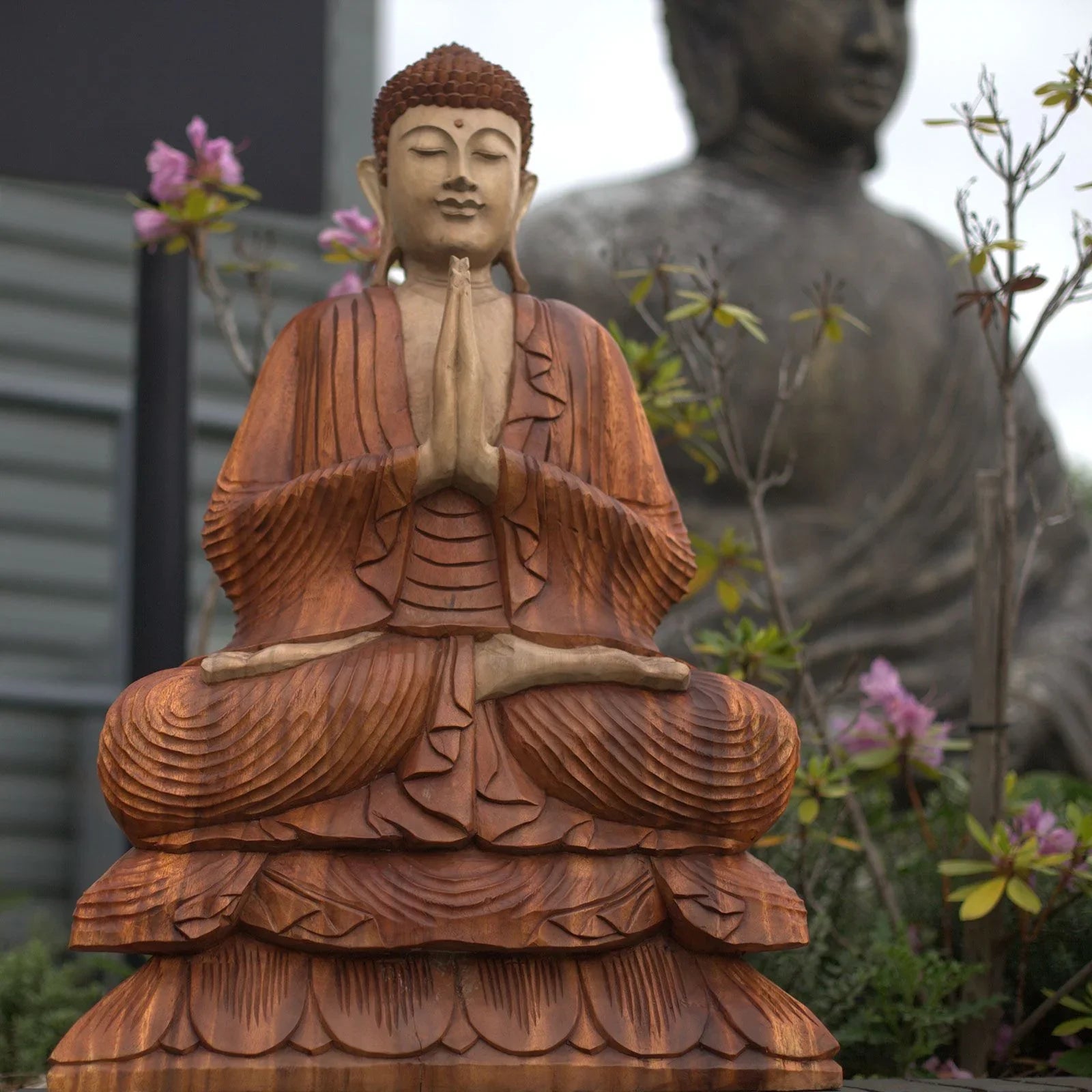 Statue de Bouddha Sculptée à la main en bois de Suar – 80 cm - Namasté - Karmic Artisan