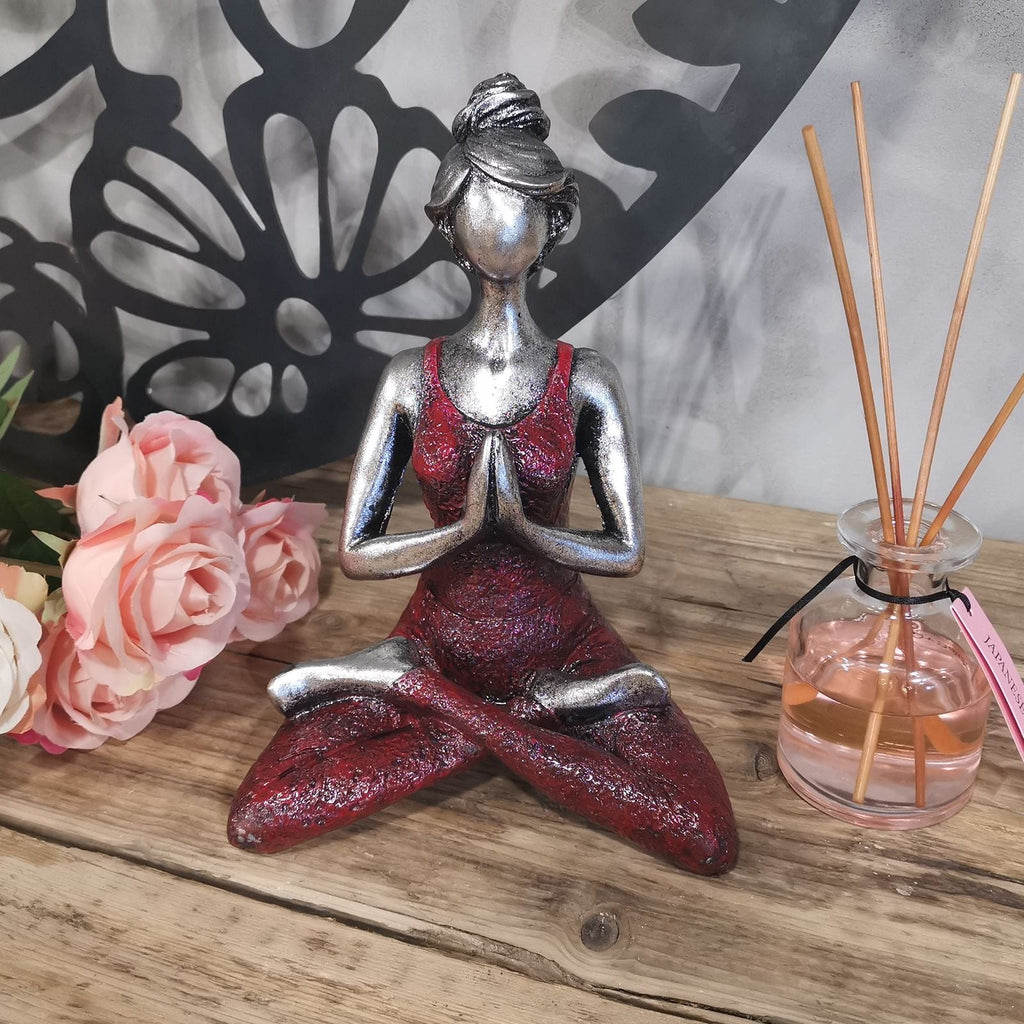 Statue Yoga Femme – Argent & Bordeaux – 24 cm - Karmic Artisan
